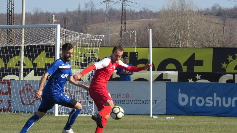 Отборът на Кариана спечели с 2 1 опашкарското дерби с Пирин