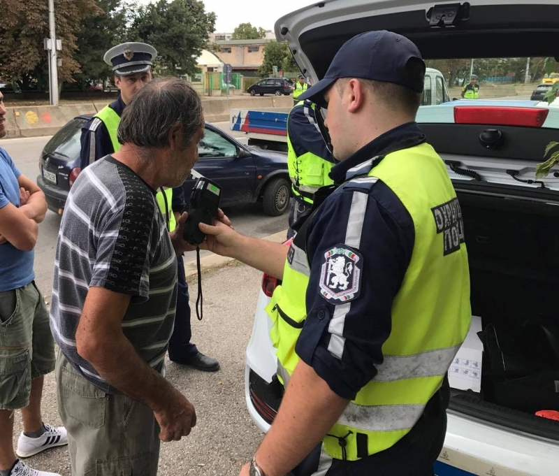 Полицията във Враца е пресякла 786 пътни нарушения през изминалата