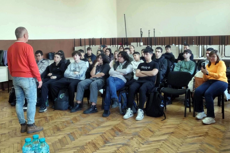 Лекция на тема Съвременни комуникации и технологии в условията на