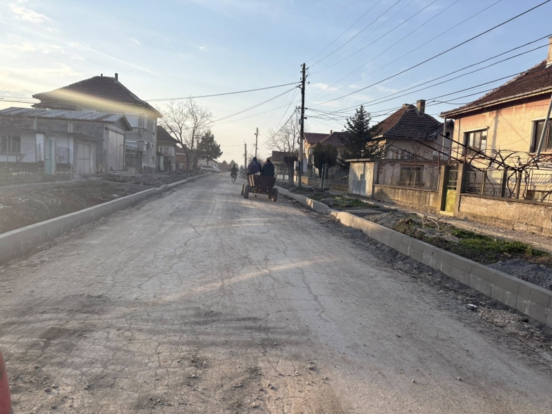 Ударно ремонтират улици в Малорад /снимки/