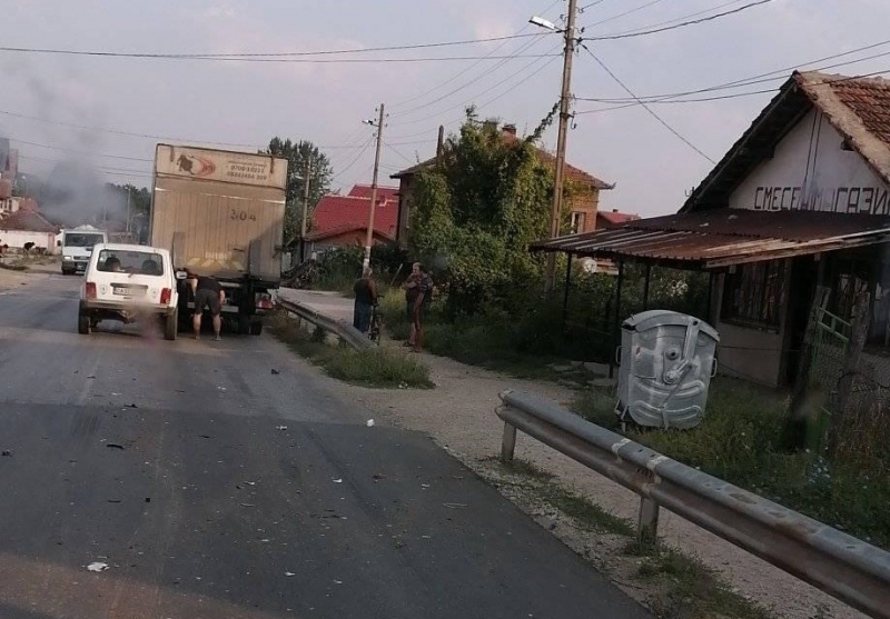 Катастрофа между камион и джип затрудни движението в село Арчар