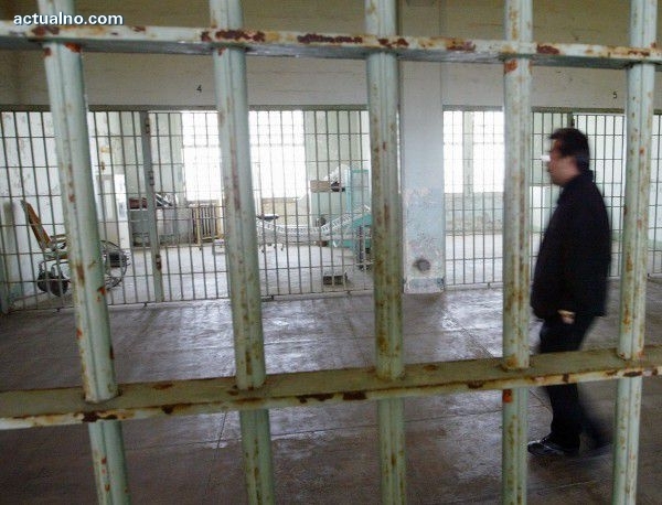 Двама лишени от свобода са осъществили бягство днес от централния