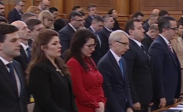 Депутатите сведоха глава в знак на възпоменание за жертвите на