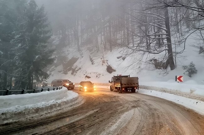 Вижте каква е пътната обстановка на прохода "Петрохан" днес
