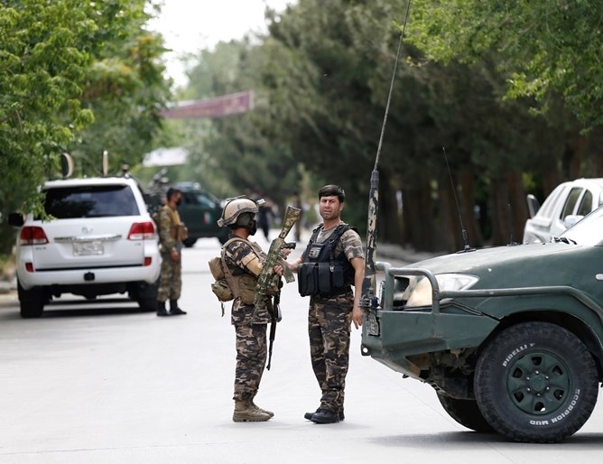 Най малко четирима души бяха убити при взрив сред тълпа по