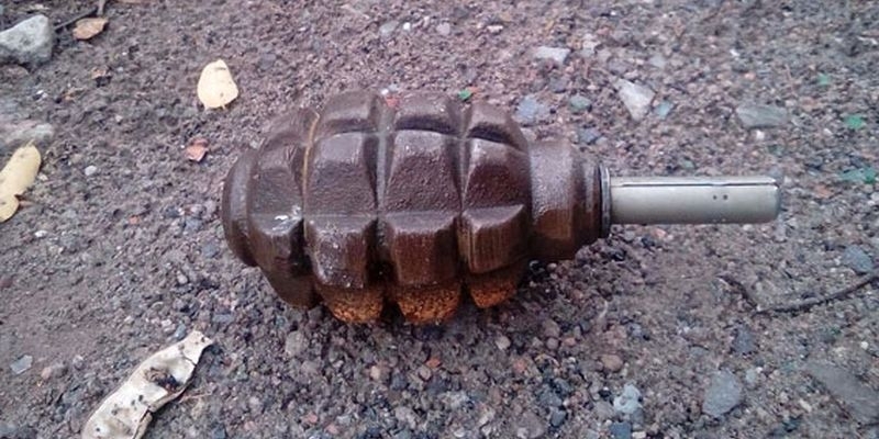 Сигнал за намерена граната наложи отцепването на малък периметър от района