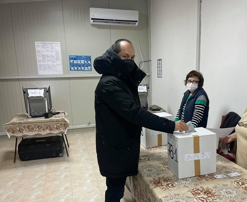 Кметът на Враца Калин Каменов упражни правото си на вот
