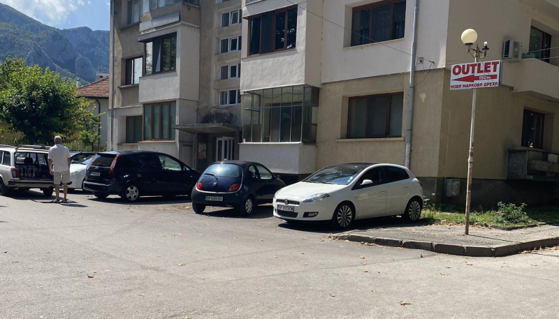 Тарикат с Форд Ка ядоса жителите на блок в центъра