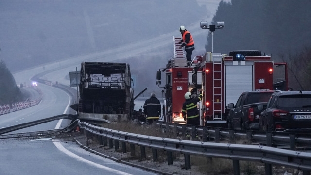 Намерено е още едно тяло в изгорелия автобус на магистрала