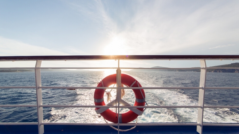 Най малко 87 души пострадаха при сблъсъка на високоскоростен ферибот с