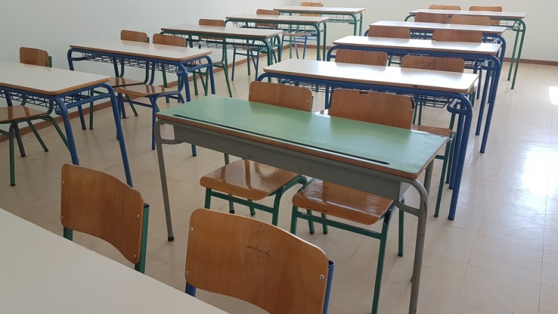 На 29 май десетки училища в Гърция получиха имейли с