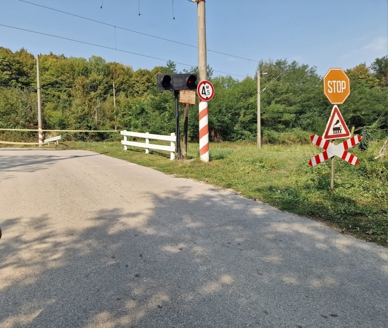 След инцидента със загинал шофьор на жп прелез между гарите