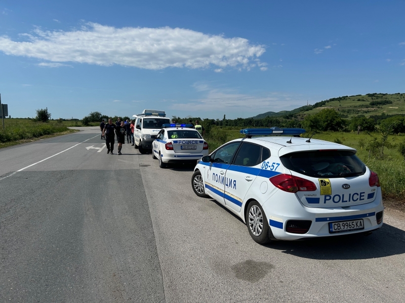 Товарен микробус с бежанци падна в клопката заложена от МВР