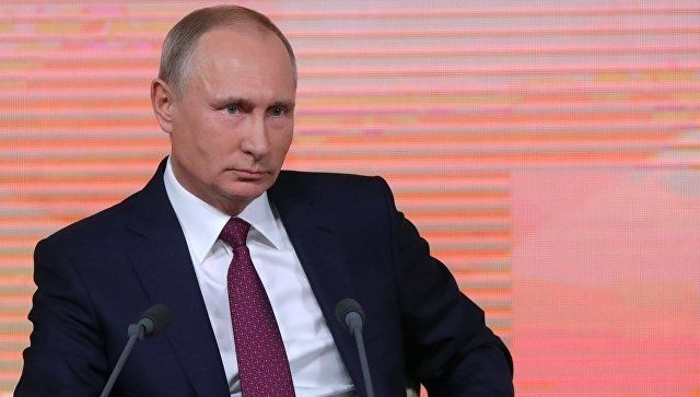 Президентът на Русия Владимир Путин е настинал но продължава да