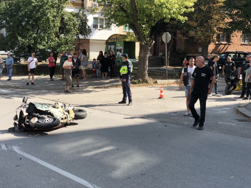 Преди минути в Спешното отделение на врачансата болница е починал