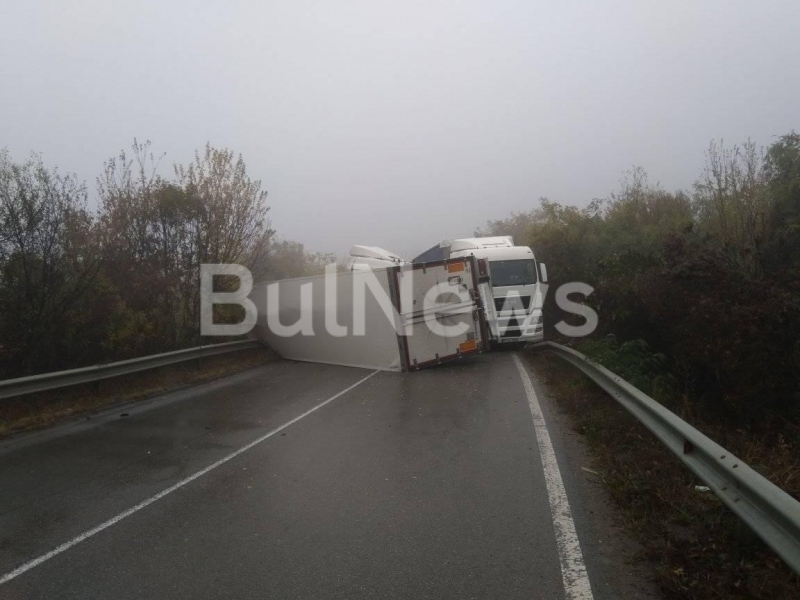Полицията излезе с подробности за верижната катастрофа с три ТИР а