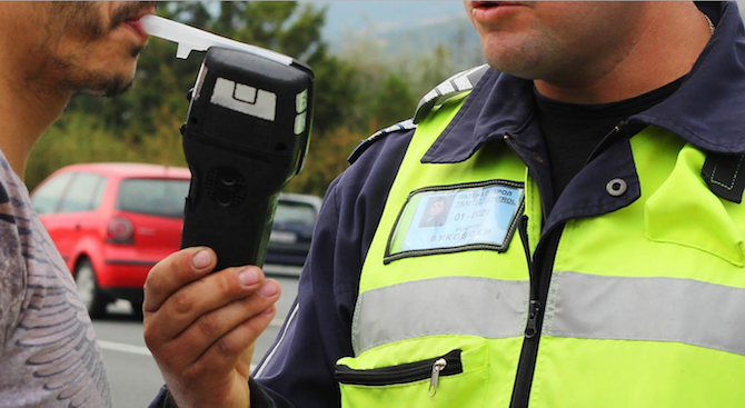 Служители на реда задържаха пиян шофьор в ареста във Враца