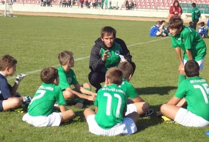 Децата на Първа атомна пометоха съперника си Торпедо Борован в