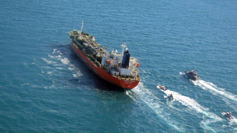В Черно море е възникнал пожар на танкера "Алмунтаза" с