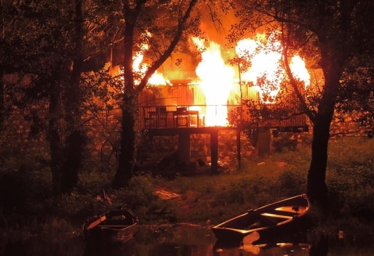 Полицията разследва палеж на брега на Дунав в Монтанско съобщават