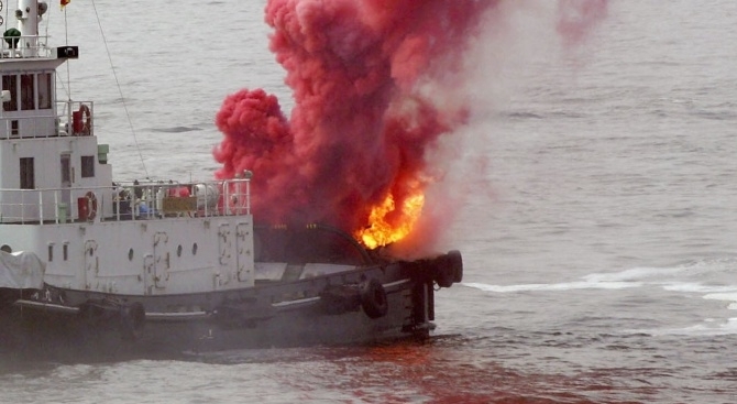 Пожар избухнал тази сутрин на туристически кораб във втория по