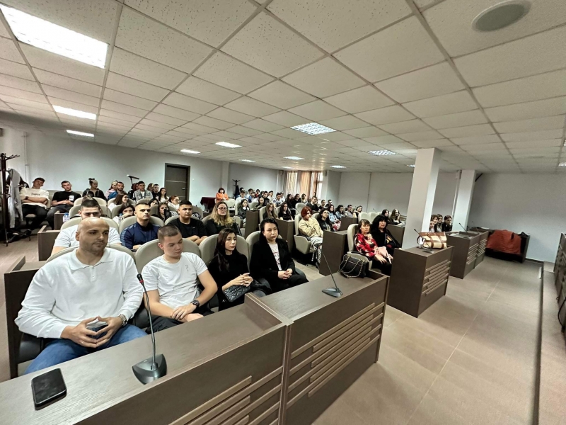 Ученици от Враца дискутираха превенцията срещу зависимости с Мартин ...