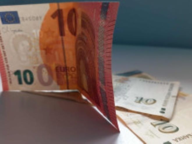 Потребителите сигнализират за заблуди при цените в левове и евро