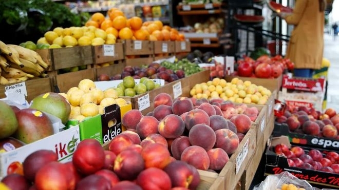 Основните хранителни стоки продължават да поскъпват като потребителската кошница е