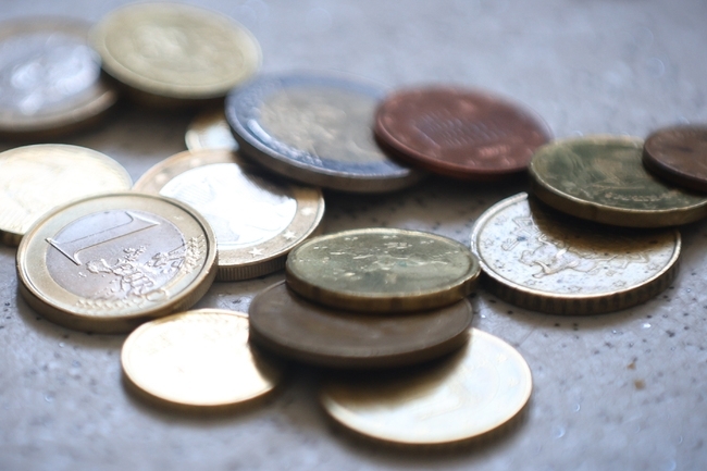 Курсът на еврото спрямо долара леко се понижи в сутрешната