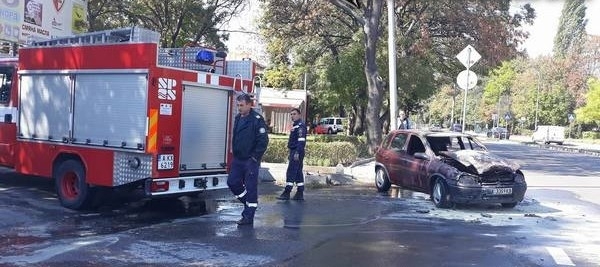 Опел Корса с газова уредба пламна при ремонт в бургаски