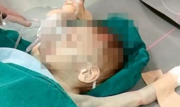 38 годишната майка на 3 годишни близнаци които бяха приети вчера в