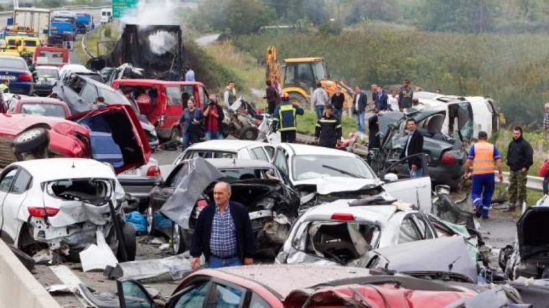 Над 50 превозни средства се сблъскаха поради гъста мъгла на