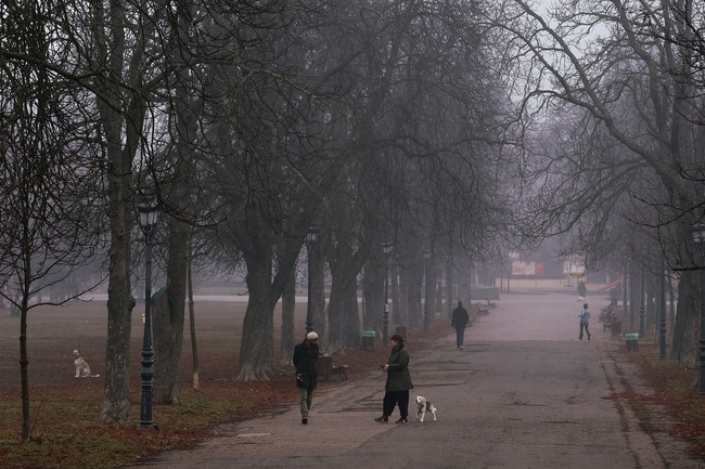Днес времето над страната ще бъде предимно облачно преди обяд