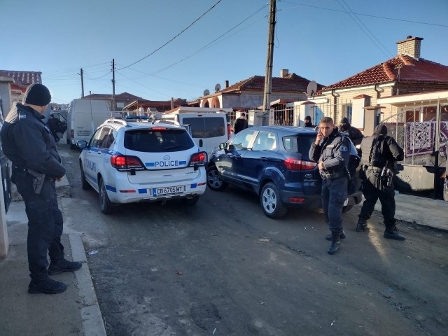 Полицията провежда спецакция за неутрализиране на организирана престъпна група за