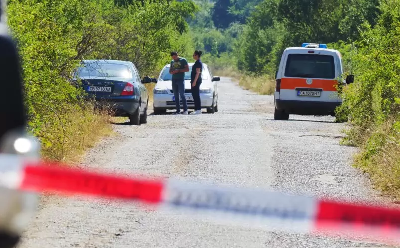 Мъж застреля съпругата и дъщеря им в пазарджишкото село Черногорово