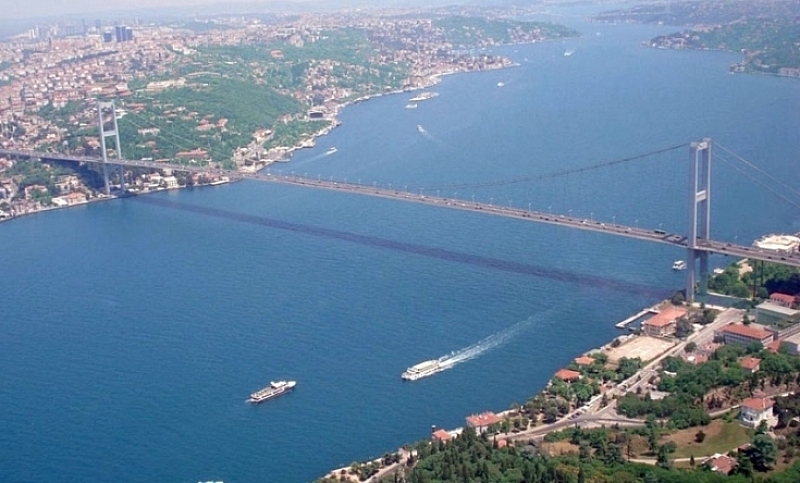 Разузнавателният кораб HMS Echo на британския флот влезе в Черно