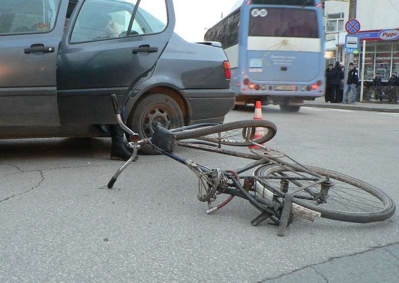 Лека кола е блъснала велосипедистка във Видин научи агенция BulNews