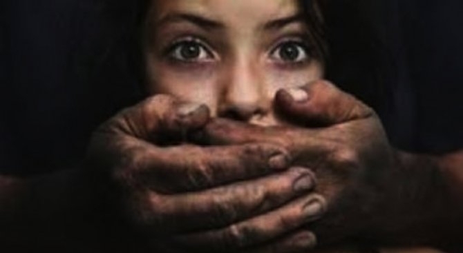 Двама мигранти от Афганистан са арестувани заради изнасилване на непълнолетно момиче
