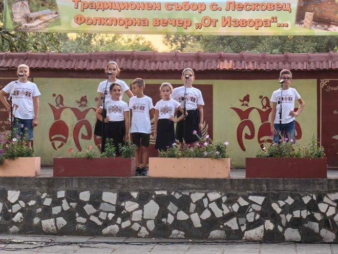 С много музика танци и празнично настроение премина събора на