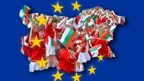 С грандиозен спектакъл в който ще се включат всички детски