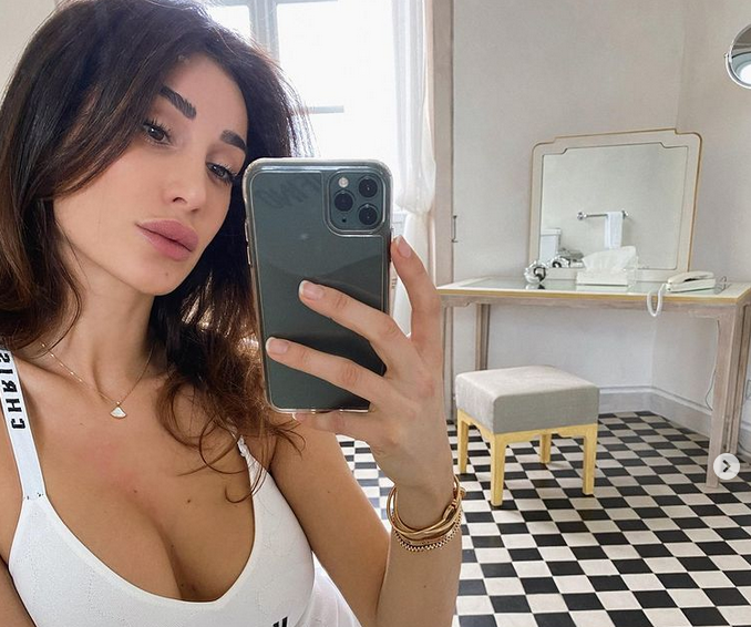 Очарователната Ливия Каналис е една от последните звезди които успяха