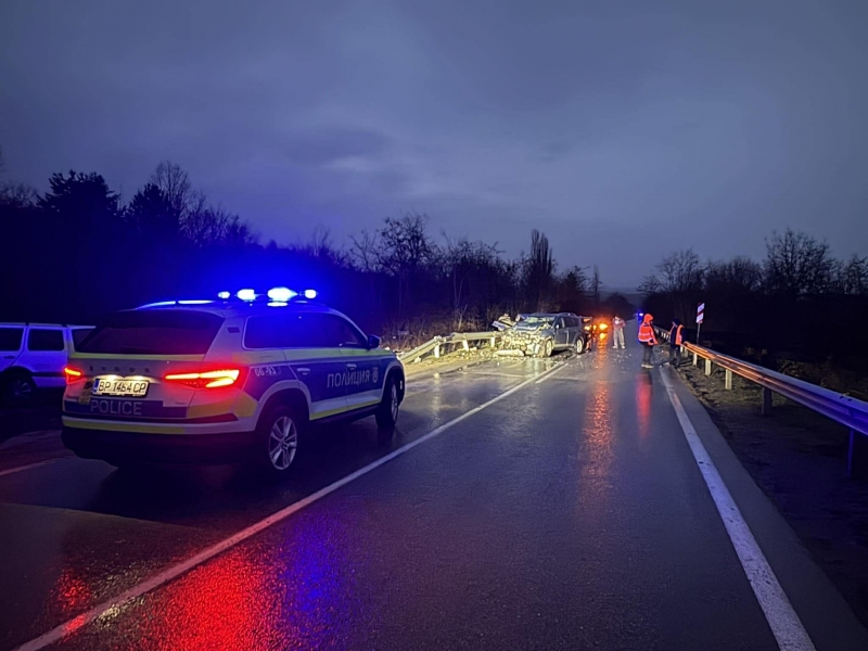 Жестока катастрофа между две коли затвори пътя Враца Криводол видя
