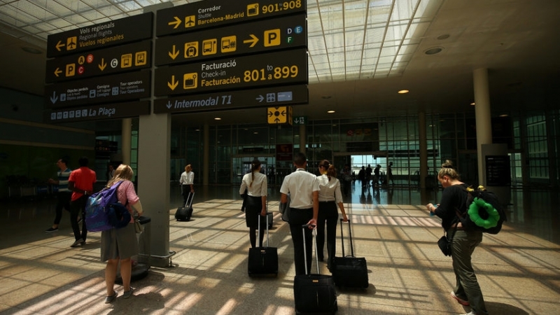 Колумбиец е задържан на летището в Барселона с половин килограм