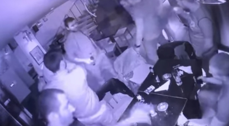 Младеж реши да си вземе сувенир от едно от най оборотните