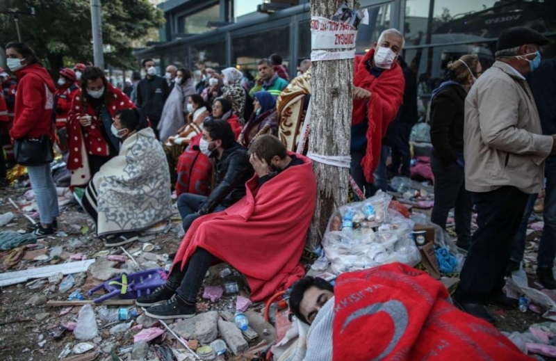 Турските спасители извадиха тригодишно дете от развалините на разрушена сграда