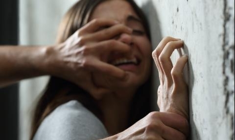Зверство! Съдят изверг, изнасилвал системно 14-годишната си доведена дъщеря