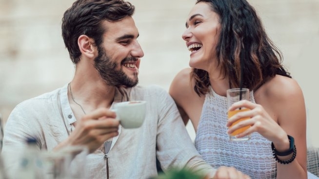 Привличането и проявата на интерес имат различни измерения при различните