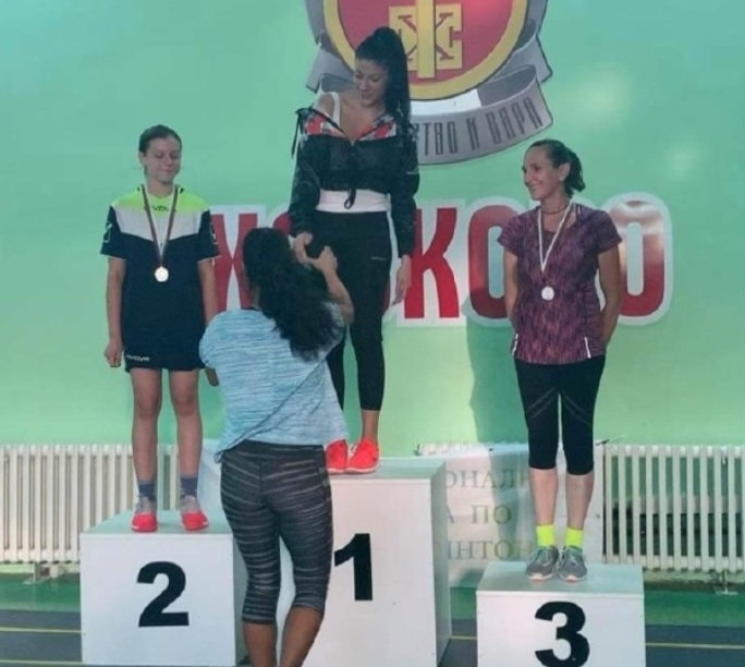 С един златен медал се завърна отборът по бадминтон на