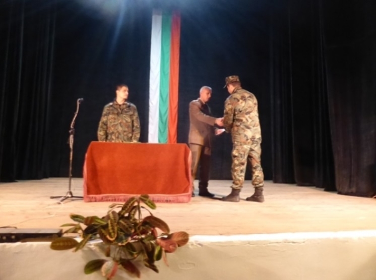 Близо 50 военнослужещи от врачанското поделение 54 990 получиха призове за