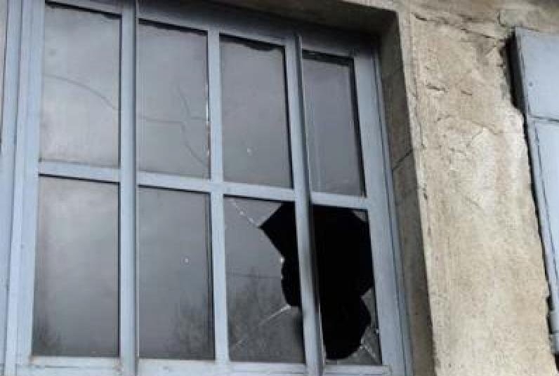 Мъж е счупил стъклопакет на дома са социални услуги в